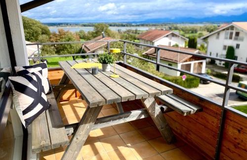 Rimsting Apartment | Belisima Apartments I Ferienwohnung Rimsting - Krautinsel I Chiemsee I Modern mit Seeblick I 2 Balkone I 2 Schalfzimmer I Waschmaschine I Parkplatz I Nähe Bäcker