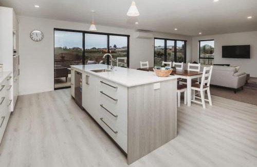 Bell Block House | Bell Block Beauty - pristine 3BR home near beach