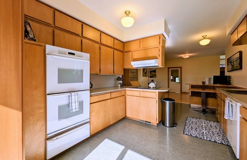 Sherwood Other | Bell Road Farmhouse - Surrounded by Chehalem Estate Vineyard!