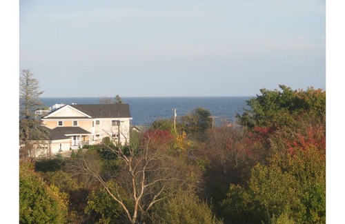 Gloucester House | Bell View: Private tennis court and an in-law