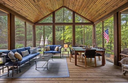 Union Pier House | Bella and Dulce's Lakehouse