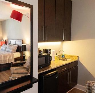 Eureka Springs Historic District Apartment | Bella Paradiso 13 King Bed Studio Walk to Downton