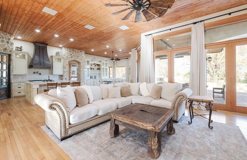 Cottonwood-Verde Village House | Bella Pavona Luxury Poolside Country Estate