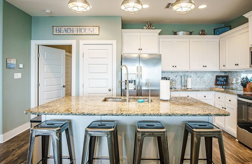 Bella Vista House | Bella Vida | Pet Friendly, Expansive Deck + Views