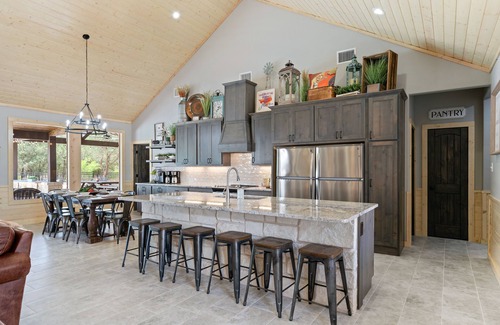 Sabinal House | Bella Vida Sleeps29, No Bunks HeatedPoolOpt QuietSubdiv FREEFrioAccess@ConcanVIP