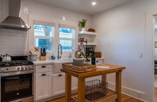 Paso Robles House | Bella Villa- Vine Cottages- Luxury Downtown Bungalow with Private hot tub!
