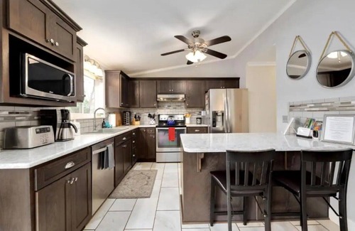 Bella Vista House | Bella Vista Lake House, MTB Trail Access, Golf, close to downtown Bentonville