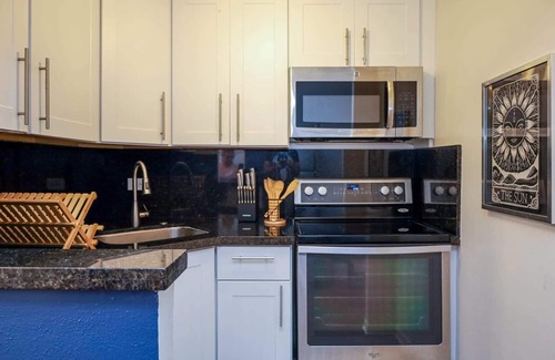 North Bay Village Apartment | Bella Vista, Marina Views on the Bay, Cozy