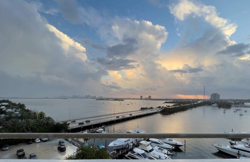 North Bay Village Apartment | Bella Vista, Marina Views on the Bay, Cozy