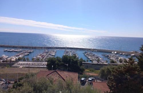 San Lorenzo al Mare Apartment | Bella vista sopra il porto!