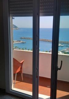 San Lorenzo al Mare Apartment | Bella vista sopra il porto!