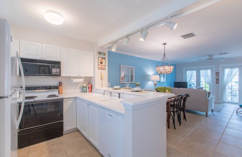 Bahama Village House | BELLA VITA ~ 2/1.5 located in the Truman Annex with a community pool!