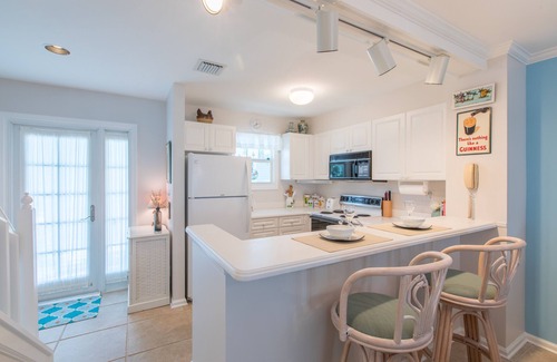 Bahama Village House | BELLA VITA ~ 2/1.5 located in the Truman Annex with a community pool!