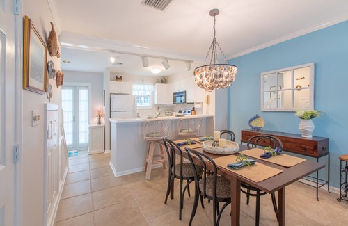 Bahama Village House | BELLA VITA ~ 2/1.5 located in the Truman Annex with a community pool!