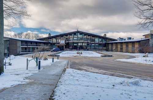 Bellaire Apartment | Bellaire Condo - Walk to Shanty Creek Resort!