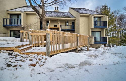 Bellaire Apartment | Bellaire Townhome on Summit Mtn with 2 Balconies!