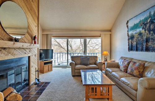 Bellaire Apartment | Bellaire Townhome on Summit Mtn with 2 Balconies!