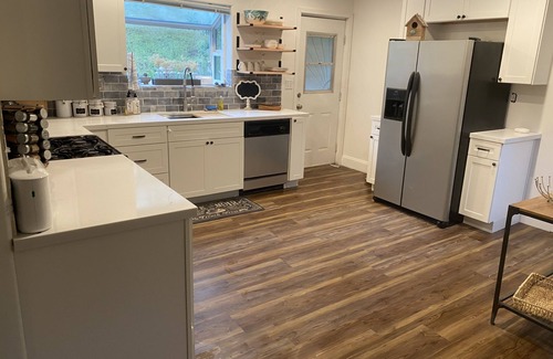 Oakhurst Cottage | Bellas Cottage-Yosemite Oakhurst Bass Lake winter special lowest price of the yr
