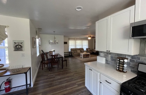 Oakhurst Cottage | Bellas Cottage-Yosemite Oakhurst Bass Lake winter special lowest price of the yr