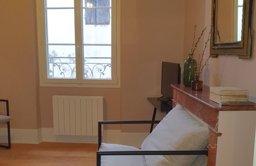 Agen House | Belle Maison de Ville en Pierre Entièrement Rénovée