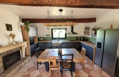 Valeyrac House | Belle Maison en Pierre, Proche Plages et Estuaire