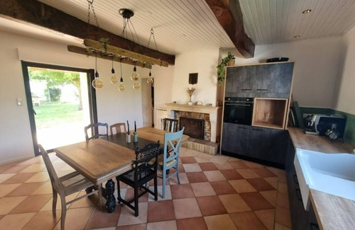 Valeyrac House | Belle Maison en Pierre, Proche Plages et Estuaire