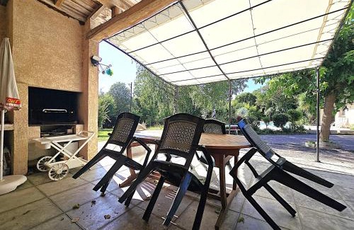 Mas-Grenier House | Belle maison Mas Grenier - 14 personnes - 11 lits - Piscine privée - Grand jardin - Jeux enfants - Parking gratuit sur place