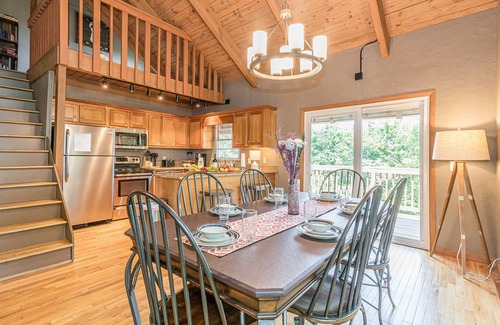 Helen Cabin | Belle of the Mountain, Panoramic Year Round Mountain View, Crow's Nest, Games