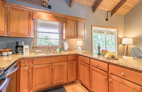 Helen Cabin | Belle of the Mountain, Panoramic Year Round Mountain View, Crow's Nest, Games