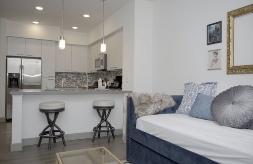 Southwest Anaheim Apartment | Belle Suite -8mins from Disney, Centrally Located!
