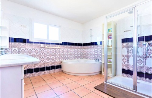 Bessan Villa | Belle Villa a L'abri des Regards, Piscine Sécurisé Pour Enfant ,
