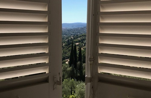Cabris Villa | Belle Villa au Calme. Vue Panoramique Exceptionnelle et Magnifique Piscine !