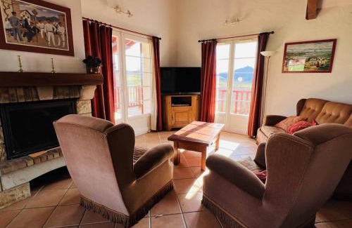 Cambo-les-Bains House | Belle villa basque panoramique, 6 couchages, à 7 km de Cambo et des Thermes - FR-1-495-29