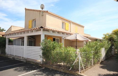 Portiragnes-Plage Apartment | Belle villa climatisée avec 2 chambres, terrasse en angle, parking privatif dans résidence sécurisée piscine commune 800 m de la mer LRCS151