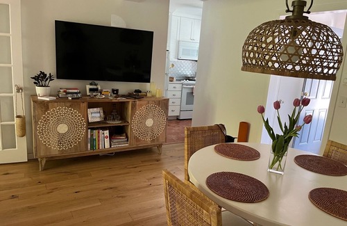 Bellevue Avenue Historic District Condo | Bellevue Ave, Steps to Everything! With Pool and Tennis