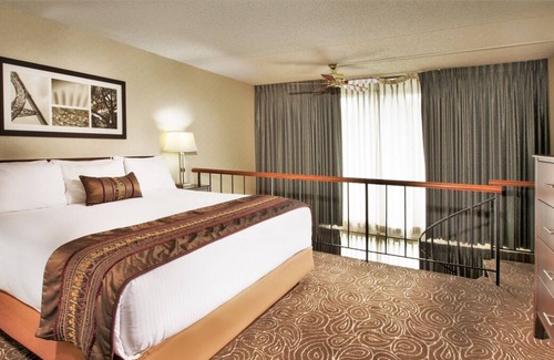 Wilburton House | Bellevue Awaits! 2 Pet-friendly Units, Pool, Free Parking, Near T-Mobile Arena