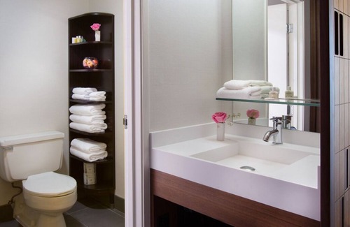 Wilburton House | Bellevue Awaits! 2 Pet-friendly Units, Pool, Free Parking, Near T-Mobile Arena