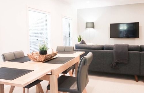 Wolumla Apartment | Bellevue Haven - 1 bedroom, pet friendly apartment away from it all. 5+ nights