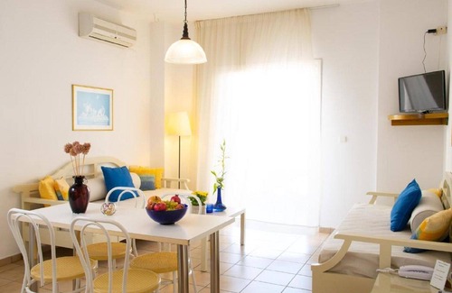 Agios Nikolaos House | Bellevue Suites Apartment with Pool View