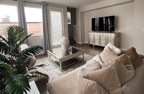 Bellflower House | Bellflower best kept getaway! Cozy & luxurious! Entire Townhouse