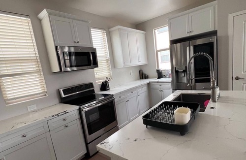 Bellflower House | Bellflower best kept getaway! Cozy & luxurious! Entire Townhouse