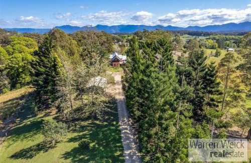 Fernmount House | Bellingen at its best! Views, privacy & pool.