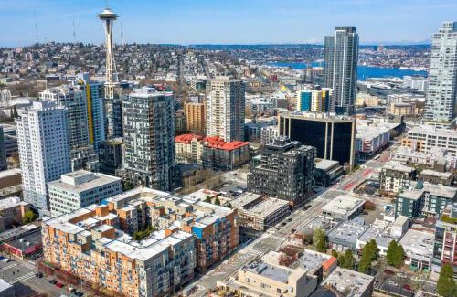 Belltown Apartment | Belltown's Flower Moon, near The Space Needle