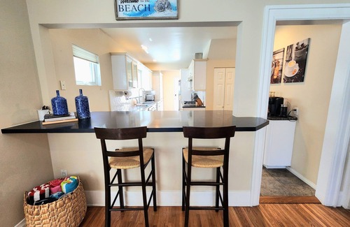 Belmont Shore House | Belmont Beach House 6 Doors From the Beach, 2 Blocks from Trendy 2nd Street