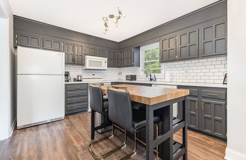 Belmont House | Belmont Bliss: 3BR Home with AC