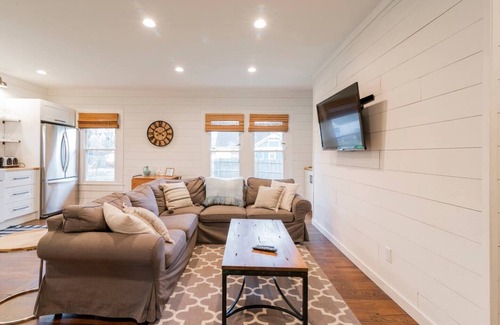 Belmont House | Belmont Bungalow - close to downtown