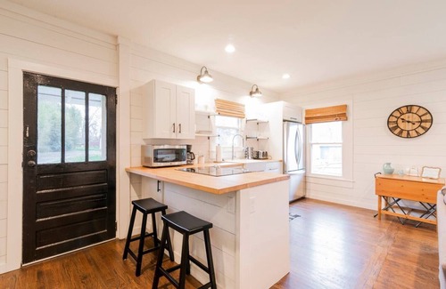 Belmont House | Belmont Bungalow - close to downtown