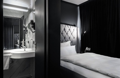 Old Town Hotel | Belmont Classic