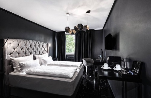Old Town Hotel | Belmont Classic