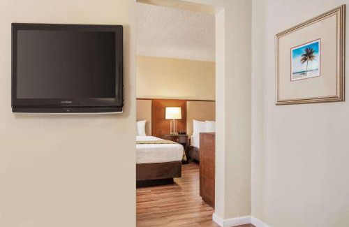 Florida City Hotel | Belmont Inn & Suites